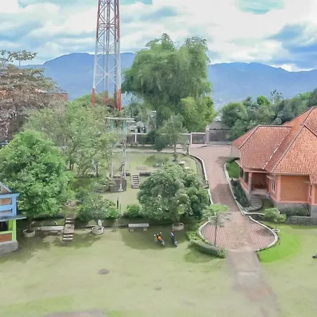 Urbanview Hotel Syariah Insani Cisarua Puncak-2