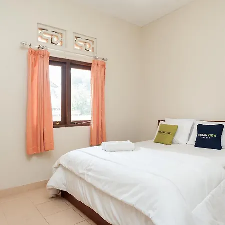 Urbanview Hotel Syariah Insani Cisarua Puncak-3